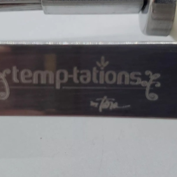 Temptations by Tara set of 2 Holly pattern whisk and slotted spoon set NWOT - Picture 3 of 3